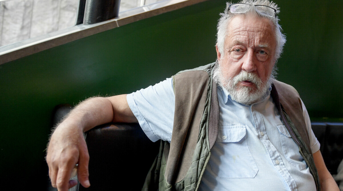 Leif GW Persson kritisk mot hur lång tid det tar att vaccinera sig mot corona