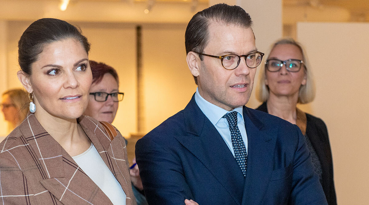 Kronprinsessan Victoria och prins Daniel har testats positivt för covid-19