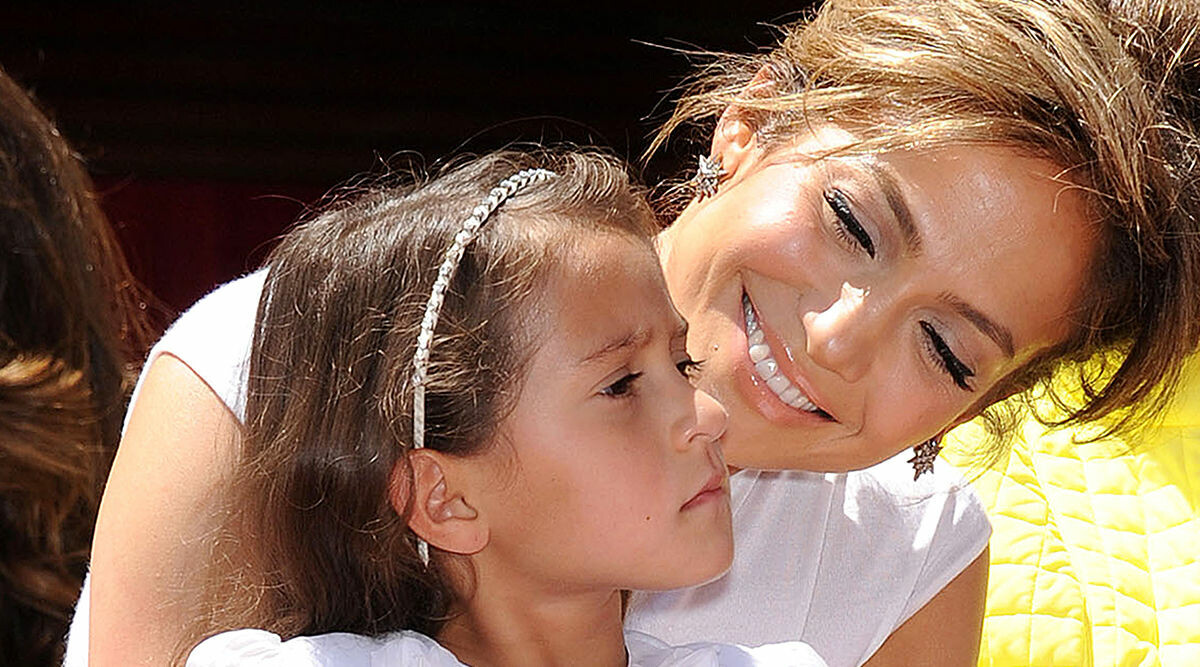 Tre generationer: Bilden på Jennifer Lopez, mamman och dottern Emme