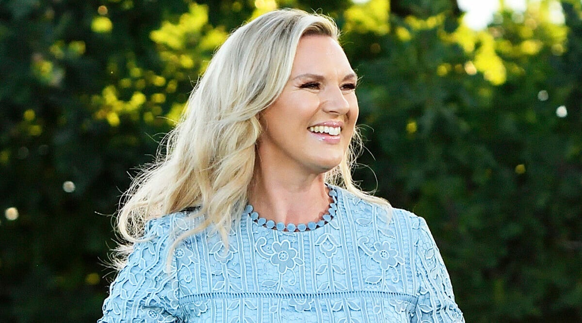 Sanna Nielsen gravid – visar upp babybulan