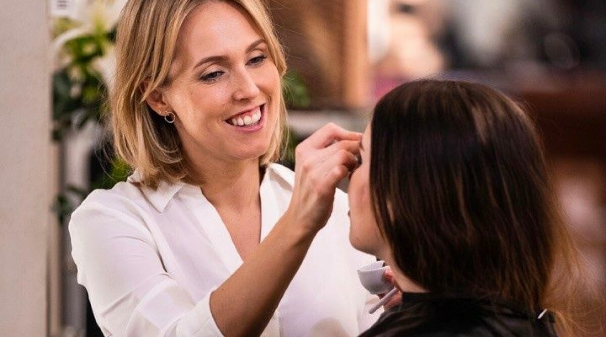 Populära makeupartisten släpper brynkurs online