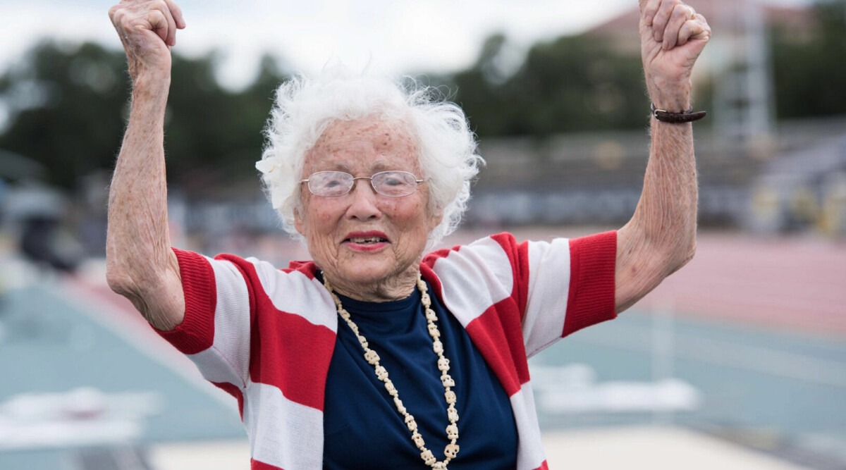 105-åringen tävlar i löpning – slår rekord på 100 meter