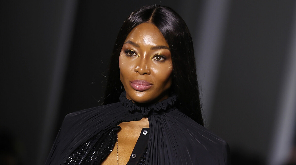 Naomi Campbell poserar på Vogues omslag med dottern