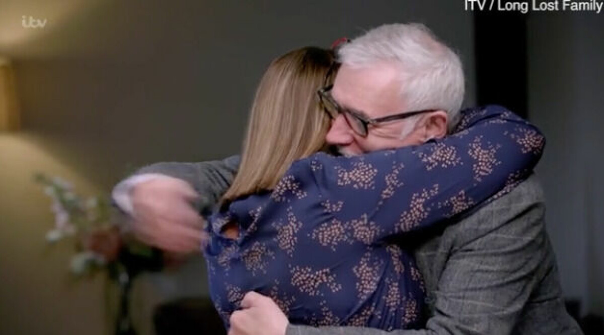 Mamman lämnade bort honom med behöll syskonen – fina återföreningen