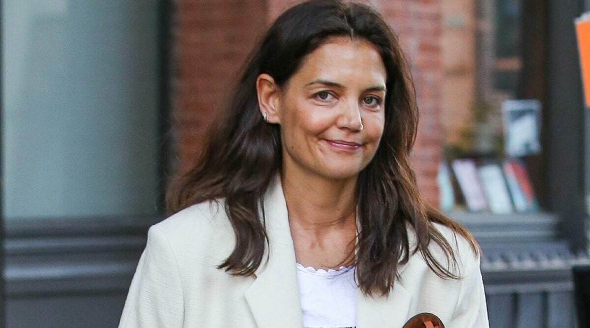 Katie Holmes dyker upp i klassiska skomodellen – så stylar hon dem