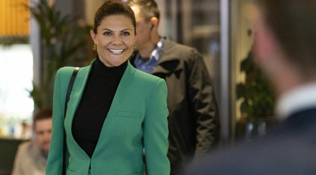 Kronprinsessan Victoria i trendiga klädvalet – hyllas