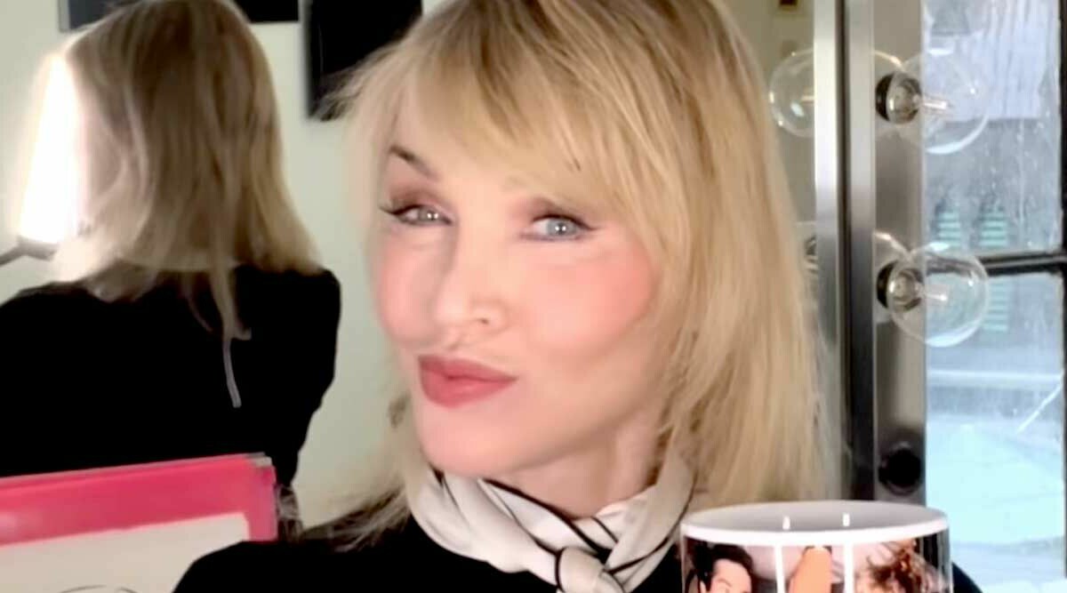 72-åriga make up-artisten: Så sminkar jag mig för att se mer vaken ut