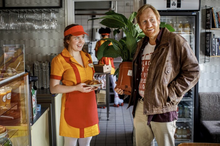 I nya tv-serien <em>Thunder in my heart</em> spelar Amy Deasismont mot Gustaf Hammarsten. Amy Deasismont och Gustaf Hammarsten i nya tv-serien <i>Thunder in my heart</i>.