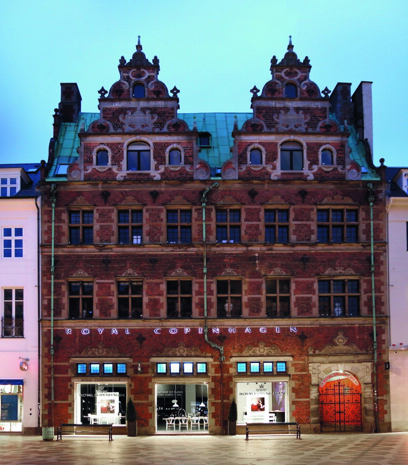 Royal Copenhagen är ett av världens äldsta företag och har sin flaggskeppsbutik på Amagertorv mitt i Köpenhamn.