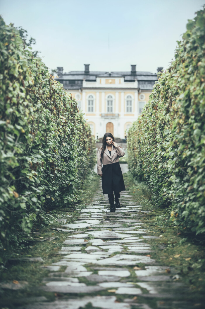 Då låg hon lågt, nu medger Carola att branschen verkligen behövde metoo-upproret. Carola Häggkvist hemma vid i Steninge slott.