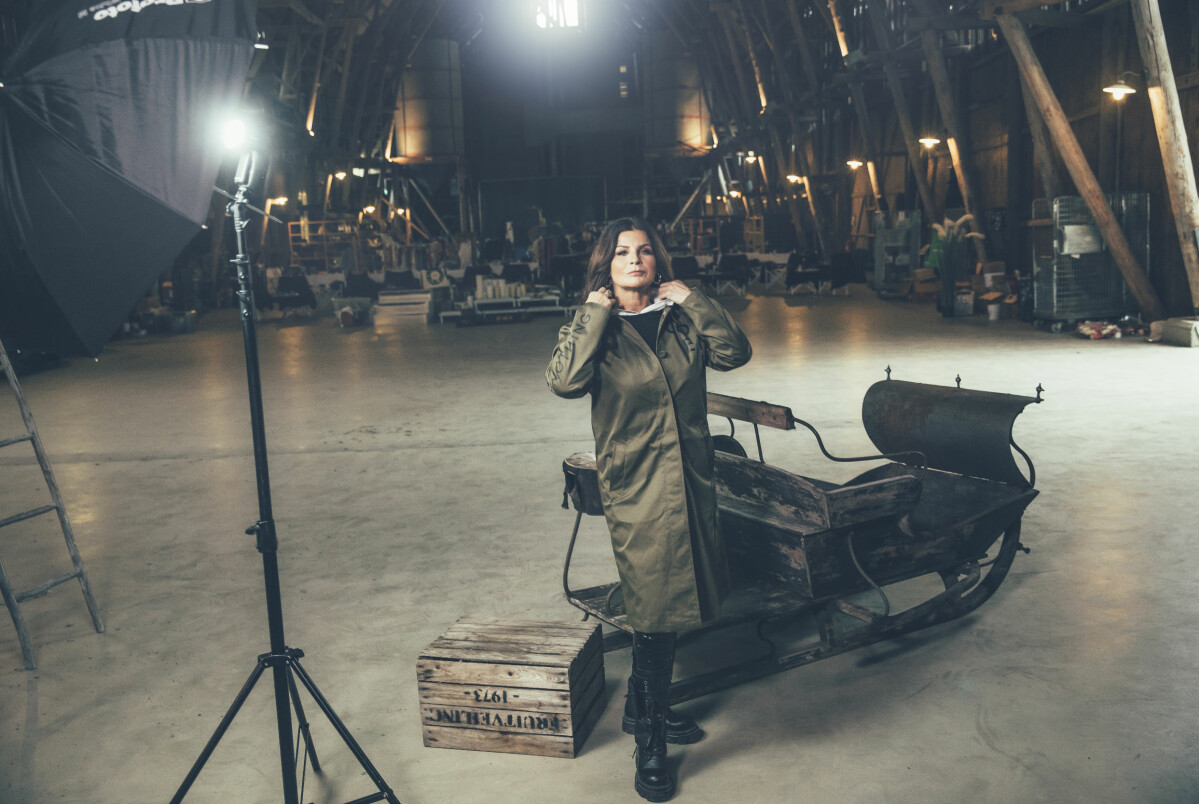 Regisserade sina konserter "hemma i ladan" på egen hand. Carola Häggkvist förberedde för julkonserter i ladan hemma i Steninge, som dock blev isntällda på grund av corona.