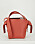 Röd väska i skinn från Acne. Väskan har en lång axelrem och ett kortare handtag.
