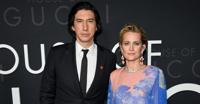 Adam Driver med frun Joanne på premiären av <span class=" italic" data-lab-italic_desktop="italic">House of </span><span class=" italic" data-lab-italic_desktop="italic">Gucci</span>. Adan Driver och frun Joanne på premiären av House of Gucci.