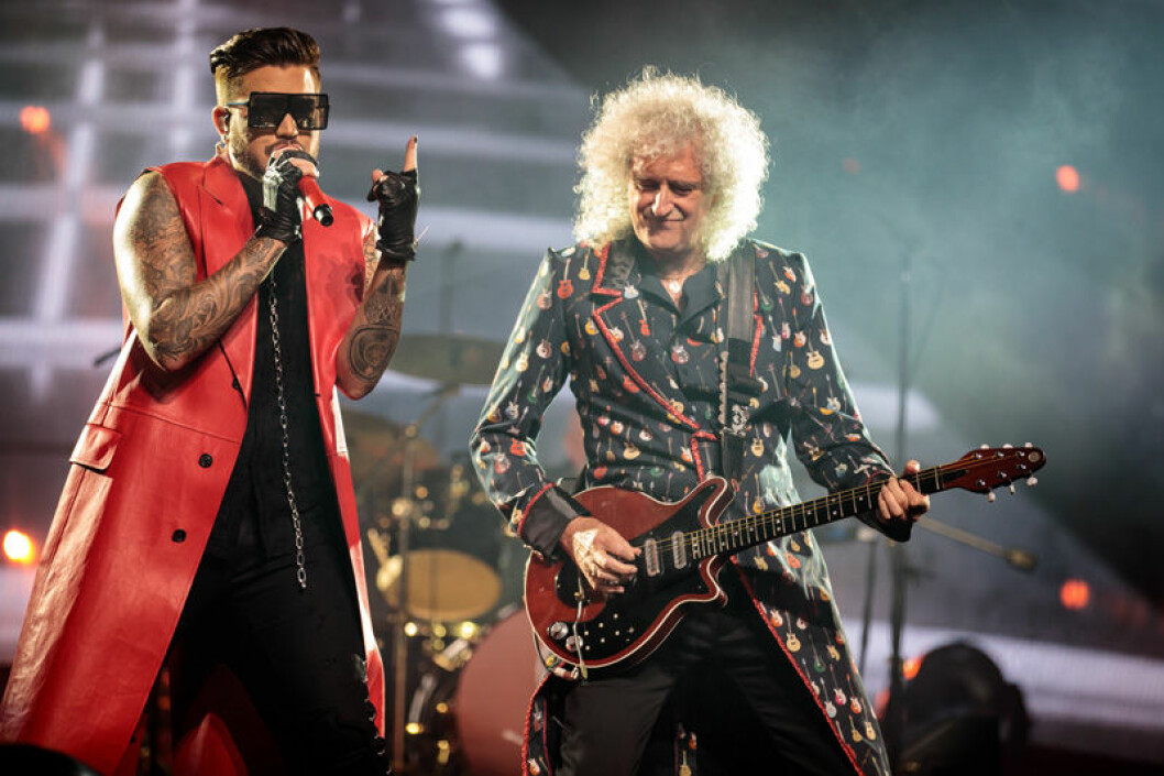 Adam Lambert på scenen tillsammans med Brian May i Queen. Foto: Colin Hart/TT Adam Lambert tillsammans med Biran May i rockbandet Queen.