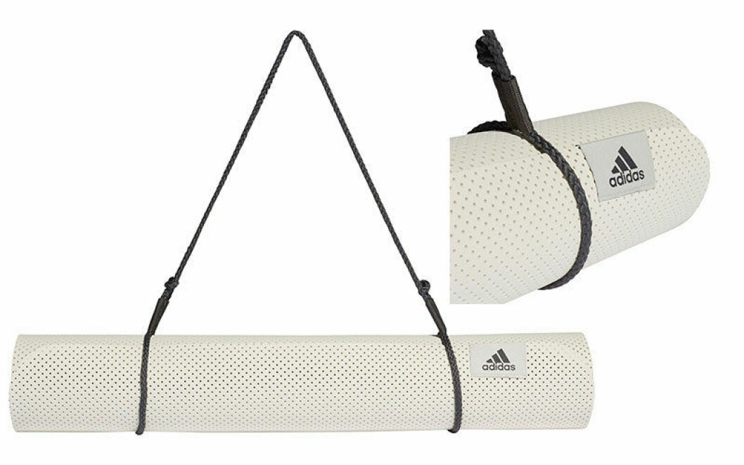 Yogamatta från Adidas med tillhörande bärrem.