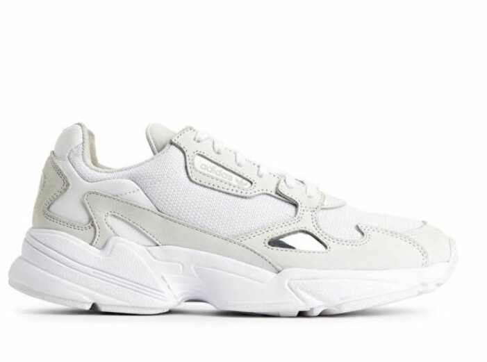 Sneakers i läder, 999 kr, Adidas. Adidas snygga sneakers i off white