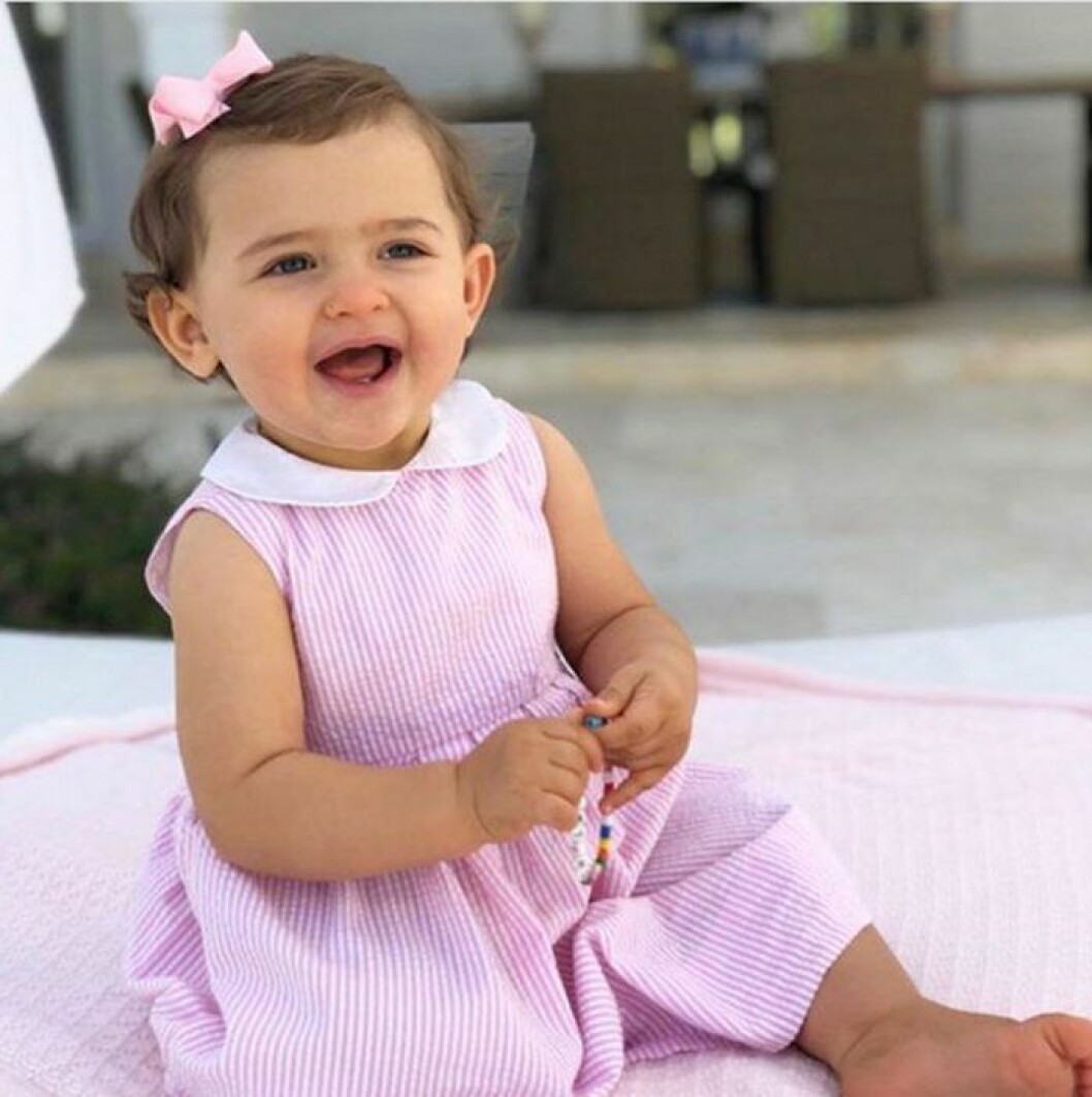 Prinsessan Adrienne 2019. Prinsessan Adrienne på ettårsdagen 2019, i rosa klänning.