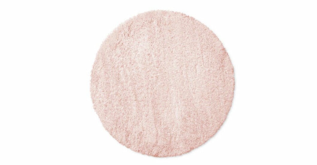 Fluffig rosa matta till läshörnan från Åhléns