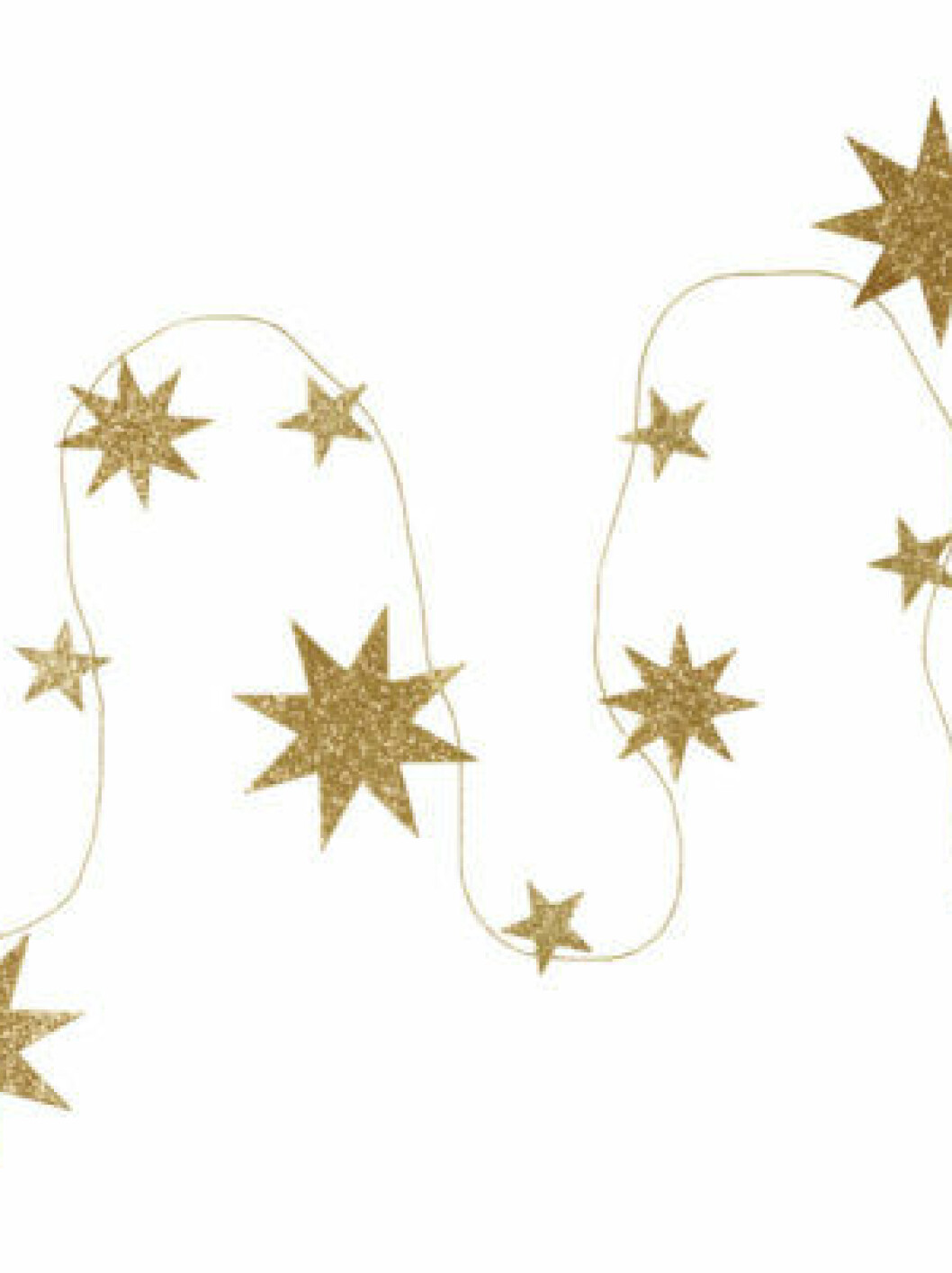 Klassisk nordisk jul med halm och rött hos Åhléns