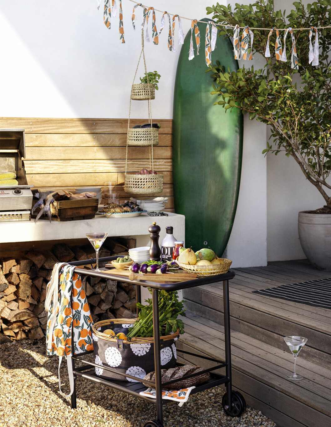 Inred för matlagning utomhus i år! Foto: Åhléns Detaljer för uteplatsen och grillplatsen från Åhléns