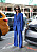 Aimee Song i helblå kostym på modeveckan i New York