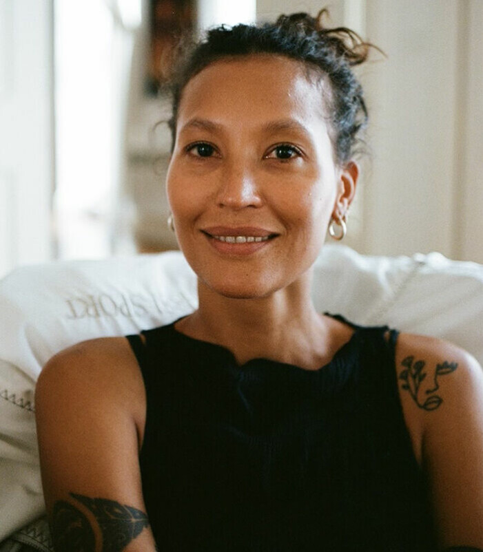 Aino Jawo har använt produkter från <a target="_blank" rel="nofollow" href="https://zoskinhealth.no/sv/">ZO Skin Health</a> vilket har gett hennes hy en helt ny spänst. Aino Jawo