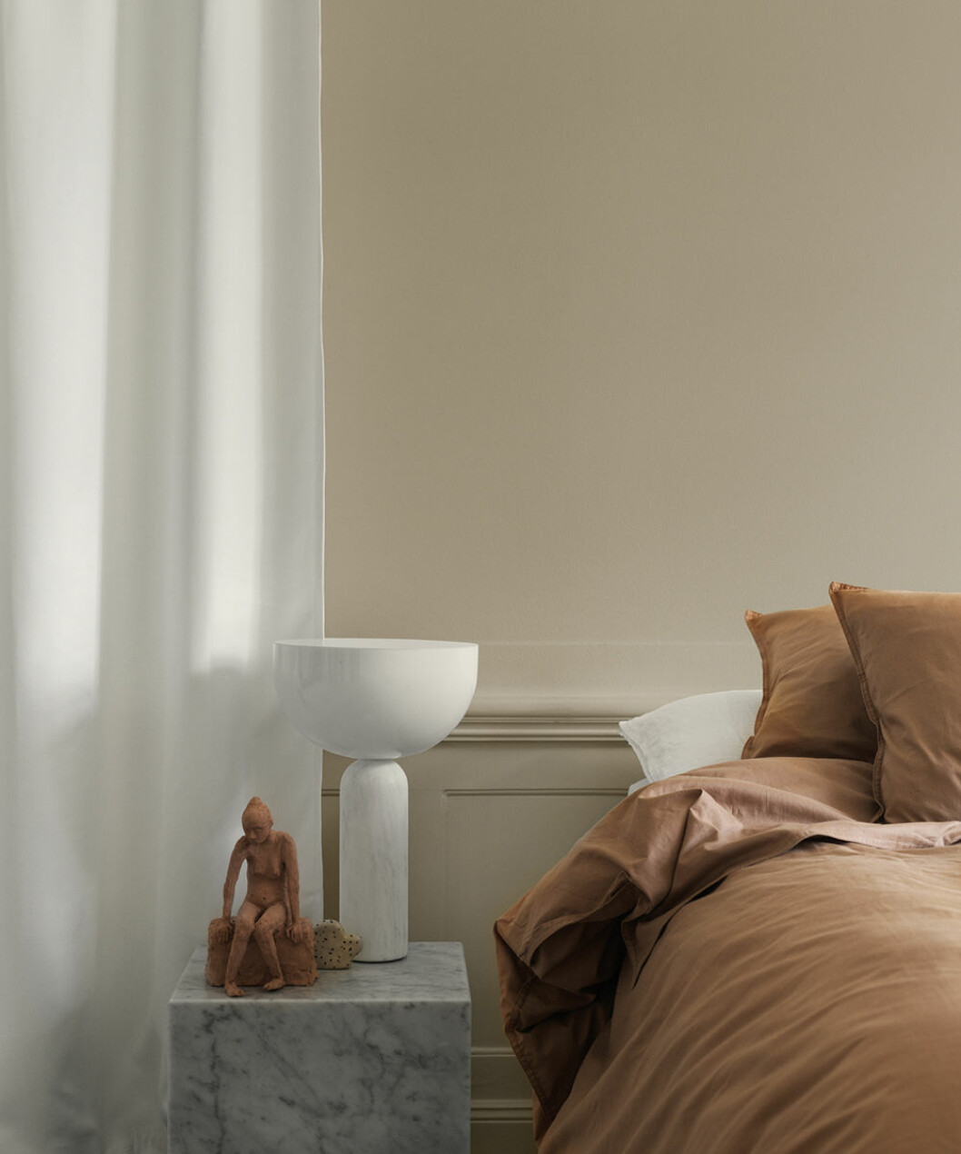 De brända tonerna är enkla att kombinera med beige som varit en favorit i flera år. Foto: Alcro Beige går fint ihop med brända toner, här hos Alcro
