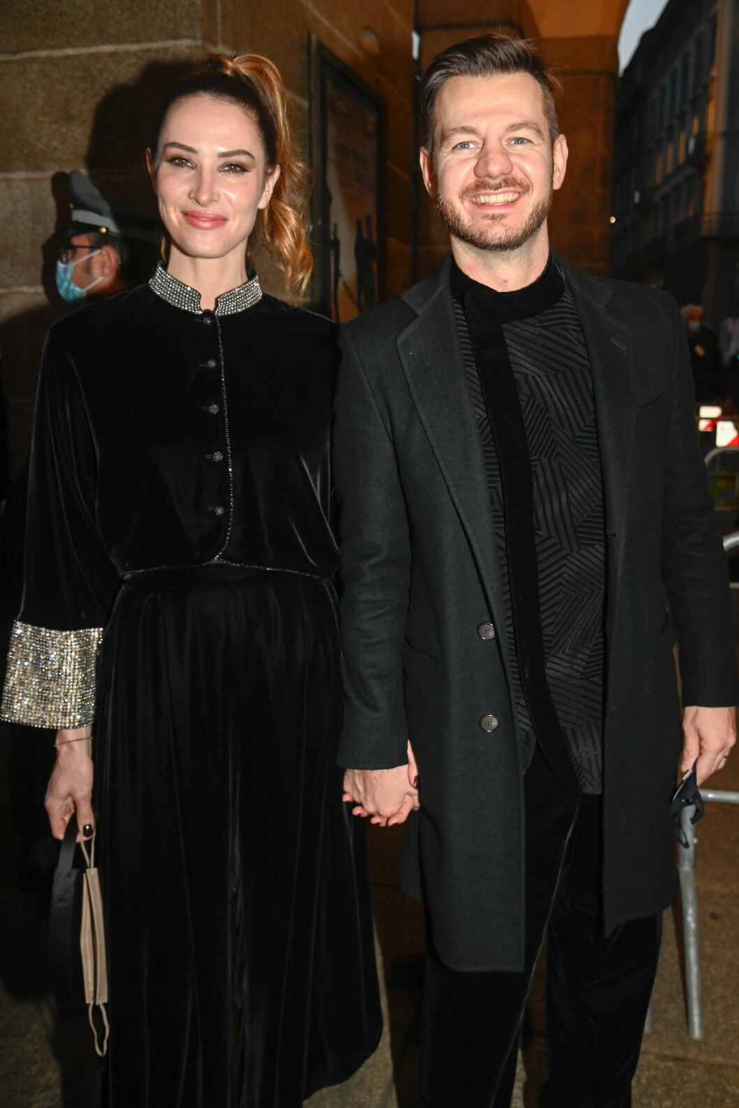 Alessandro Cattelan och hans hustru Ludovica Sauer. Ludovica Sauer har brasilianskt och tyskt påbrå men bor nu med sin make och parets döttrar i Italien. Hon har en bakgrund som modell. alessandro cattelan fru