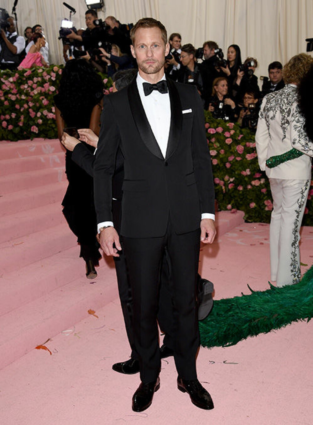 Skådespelaren Alexander Skarsgård. En bild på skådespelaren Alexander Skarsgård på Met-galan 2019.