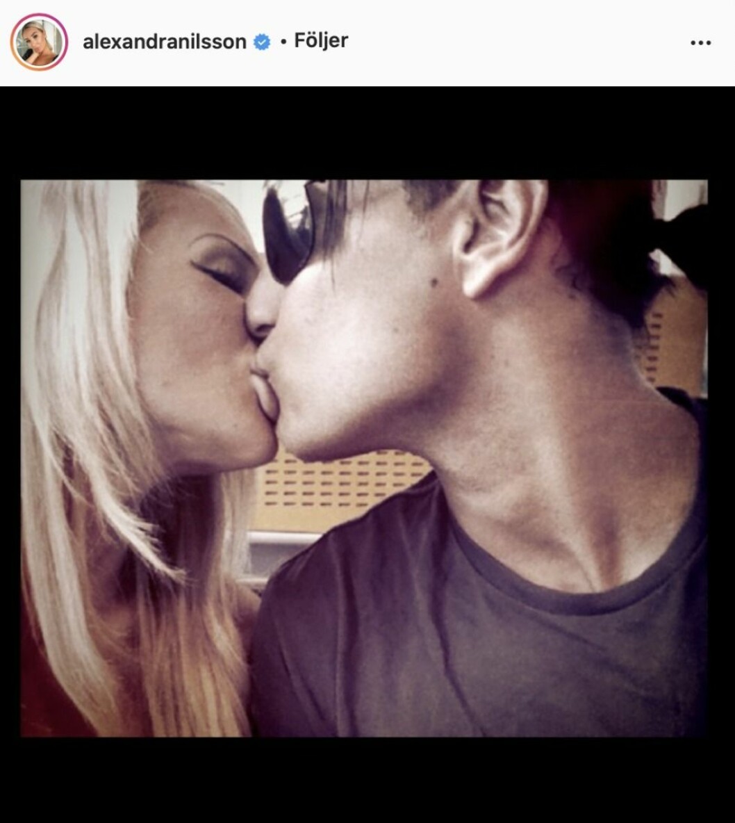 Alexandra Nilsson pussar en kille