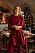 Alexia Kafkaletos i MQ Marqets julkampanj – röd klänning och röda byxor