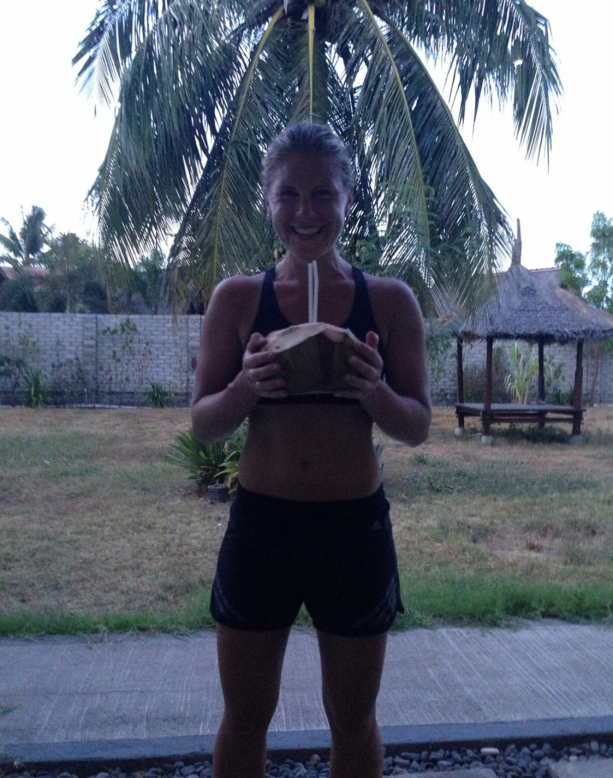 Alin några månader efter att hon träffat Mattias. "Jag var på Bali med en kompis och tränade maniskt", berättar hon. Foto: Privat