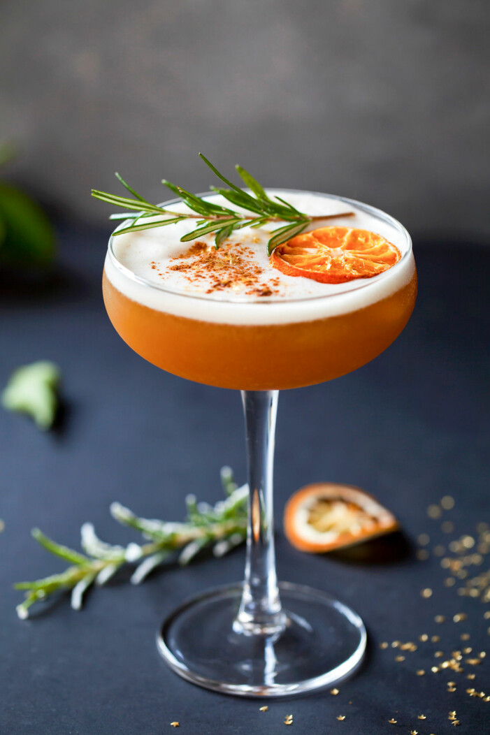 amaretto sour i cocktailglas
