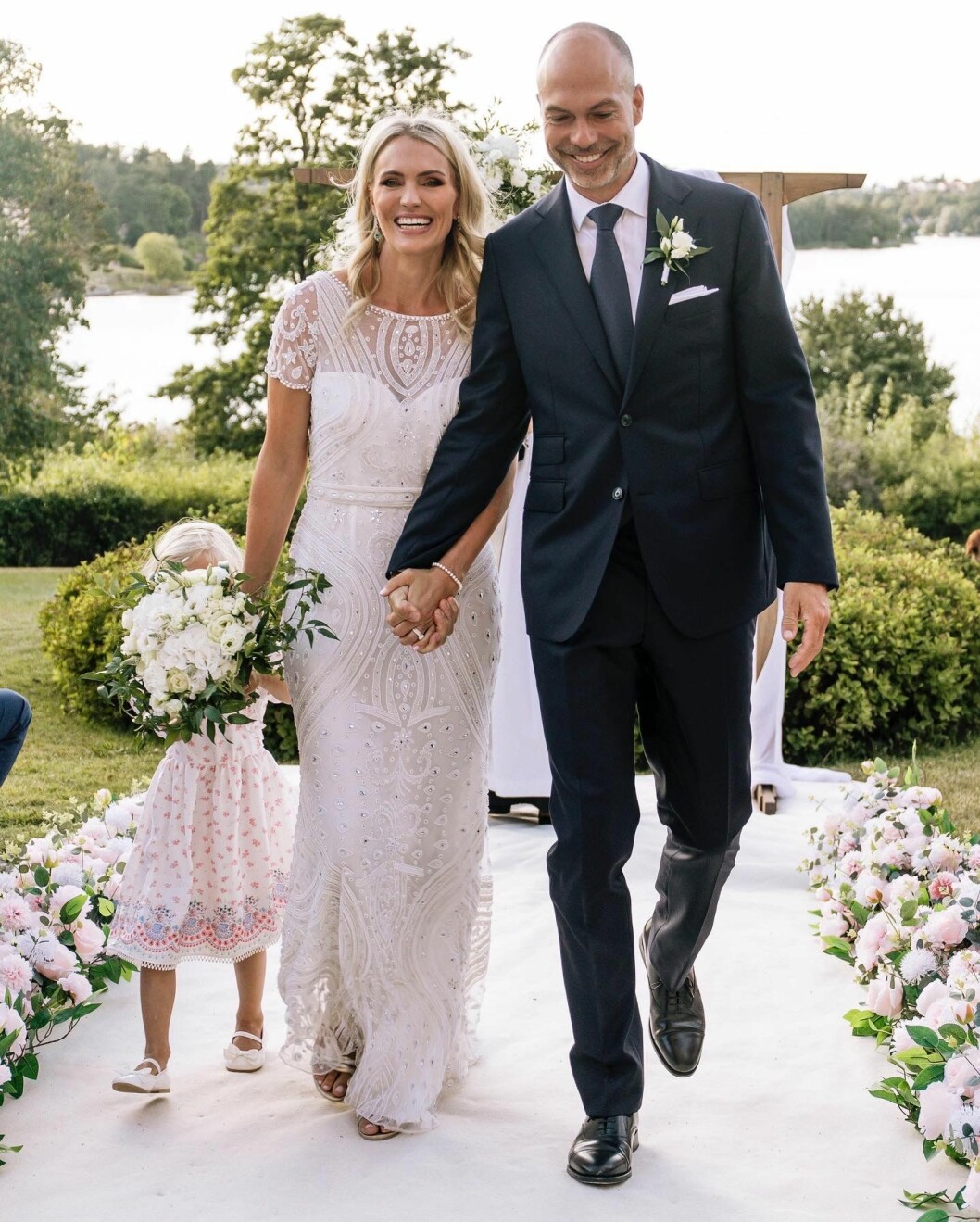 Andrea Brodin i sin vackra brudklänning Antonia gown av By Malina. andrea brodin
