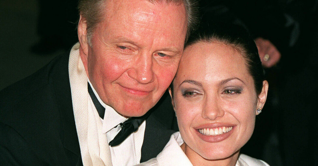 Jon Voight tog med dottern Angelina Jolie till jobbet tidigt. Angelina Jolie och Jon Voight