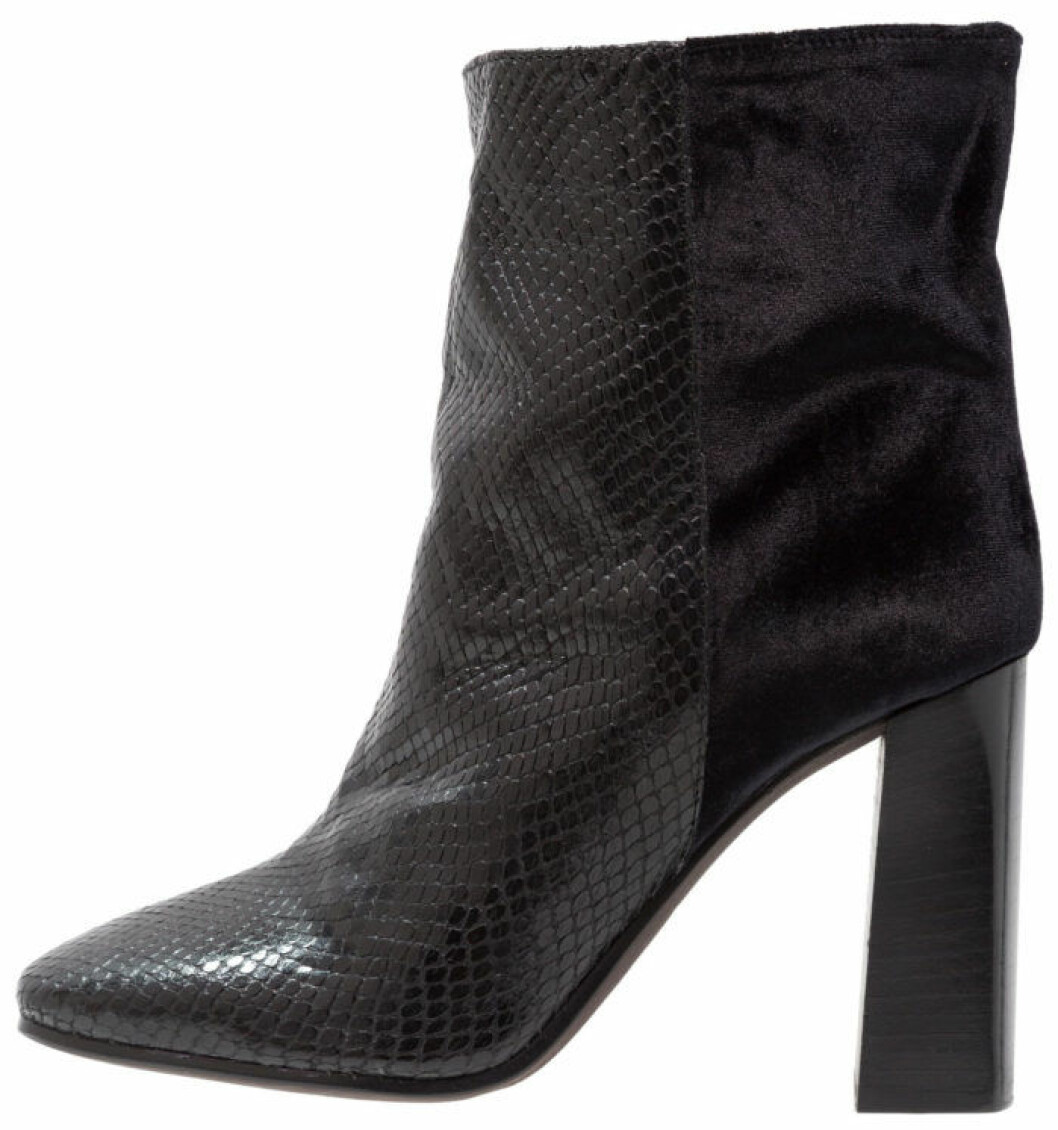 Ankelboots från <a href="https://apprl.com/sv/pd/4UJc/" target="_blank" rel="noopener">Day Birger et Mikkelsen</a>.