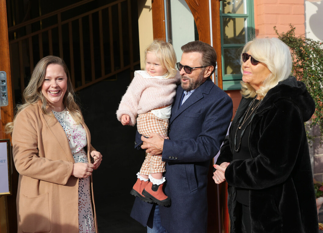 Abba-legendaren med dottern Anna, barnbarnet Hedvig och hustrun Lena. Abba-legendaren med dottern Anna, barnbarnet Hedvig och hustrun Lena.