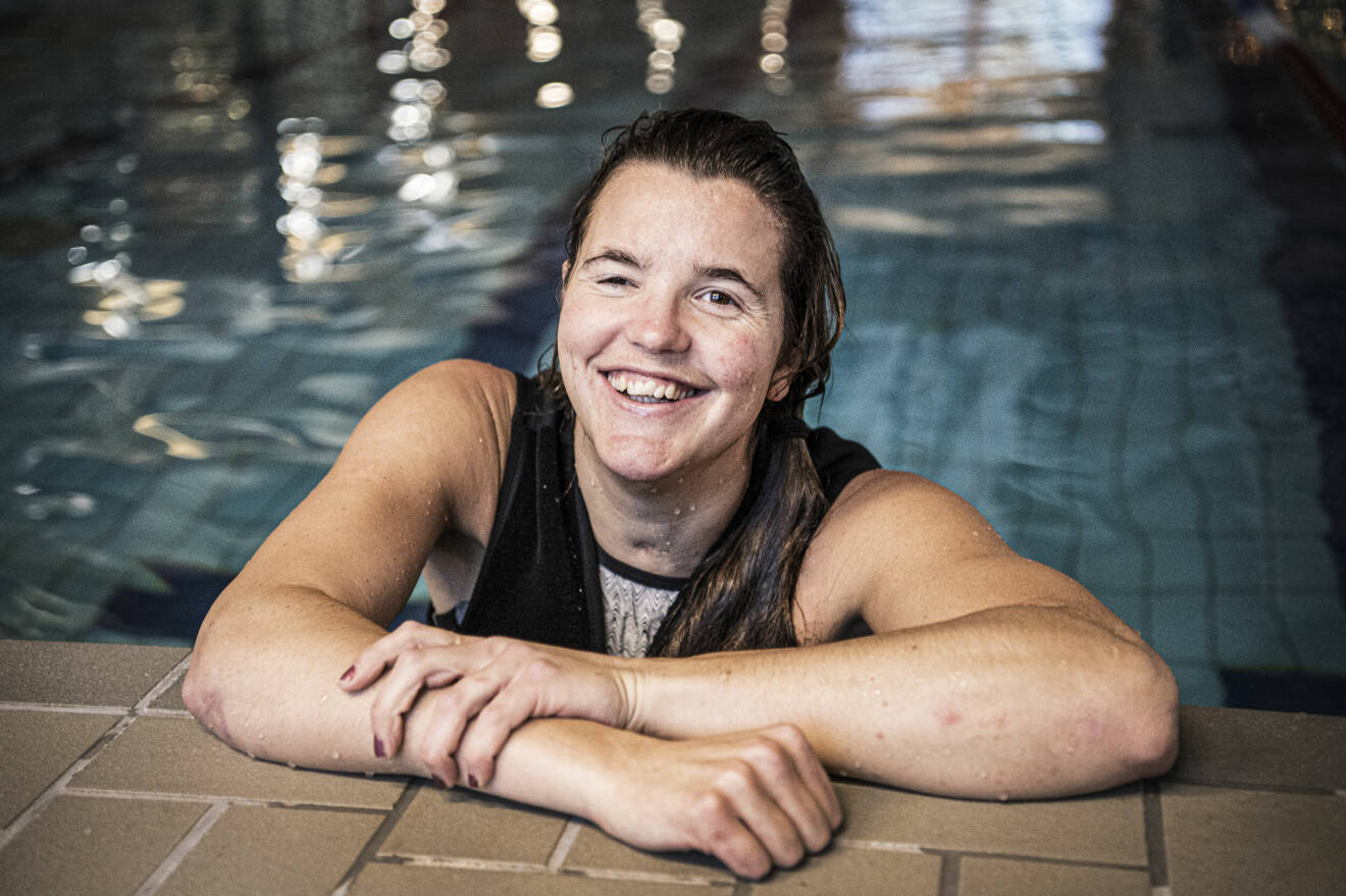Anna Holmlund simma