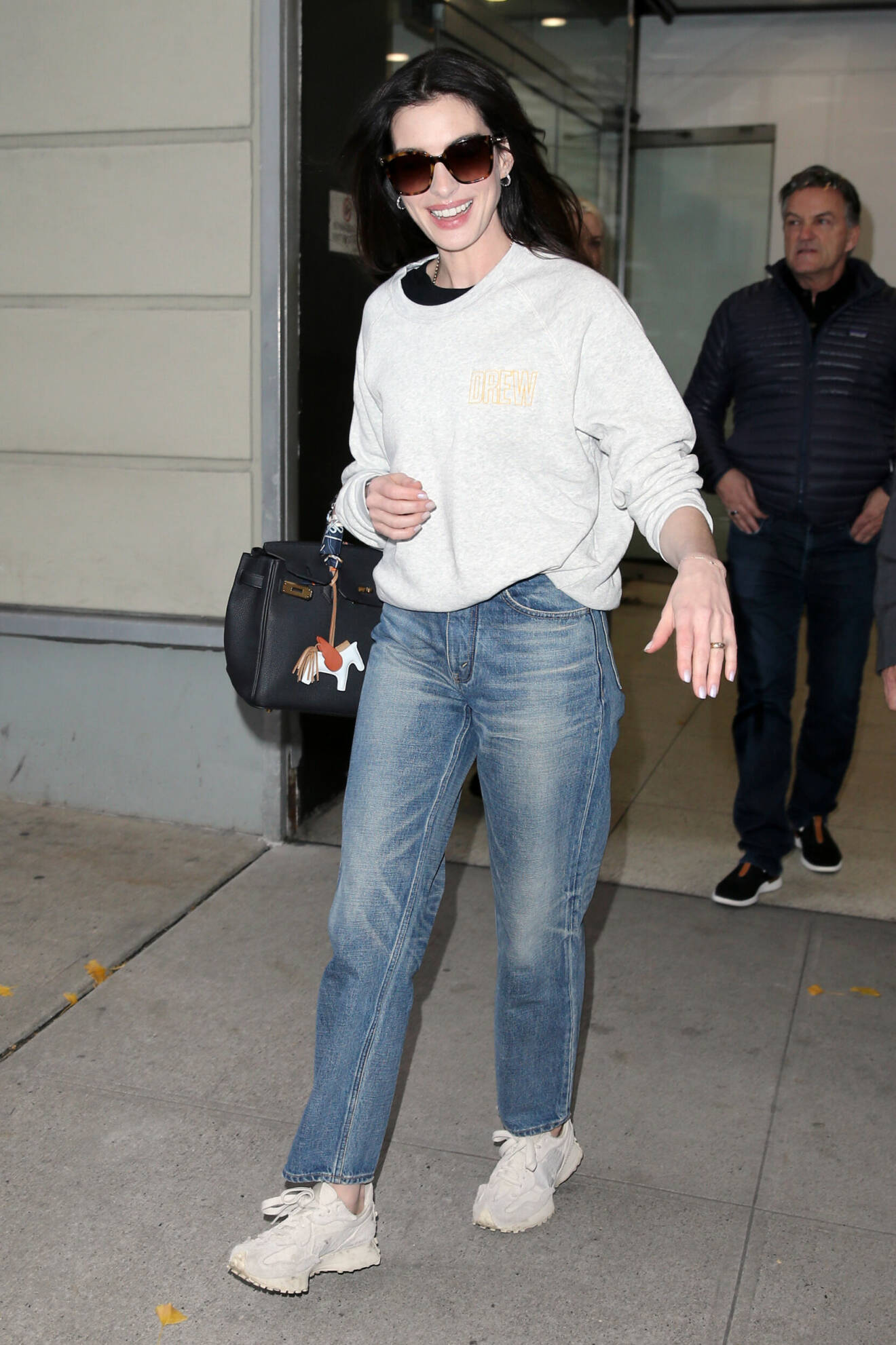 Anne Hathaway jeanstrend 2024