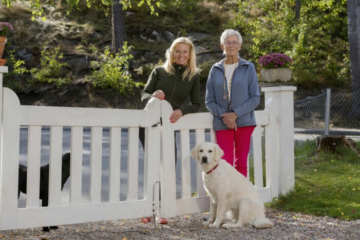 Det var hundarna som förde samman grannarna Annika och Lisa, och nu är de bästa vänner. Grannarna Annika och Lisa.