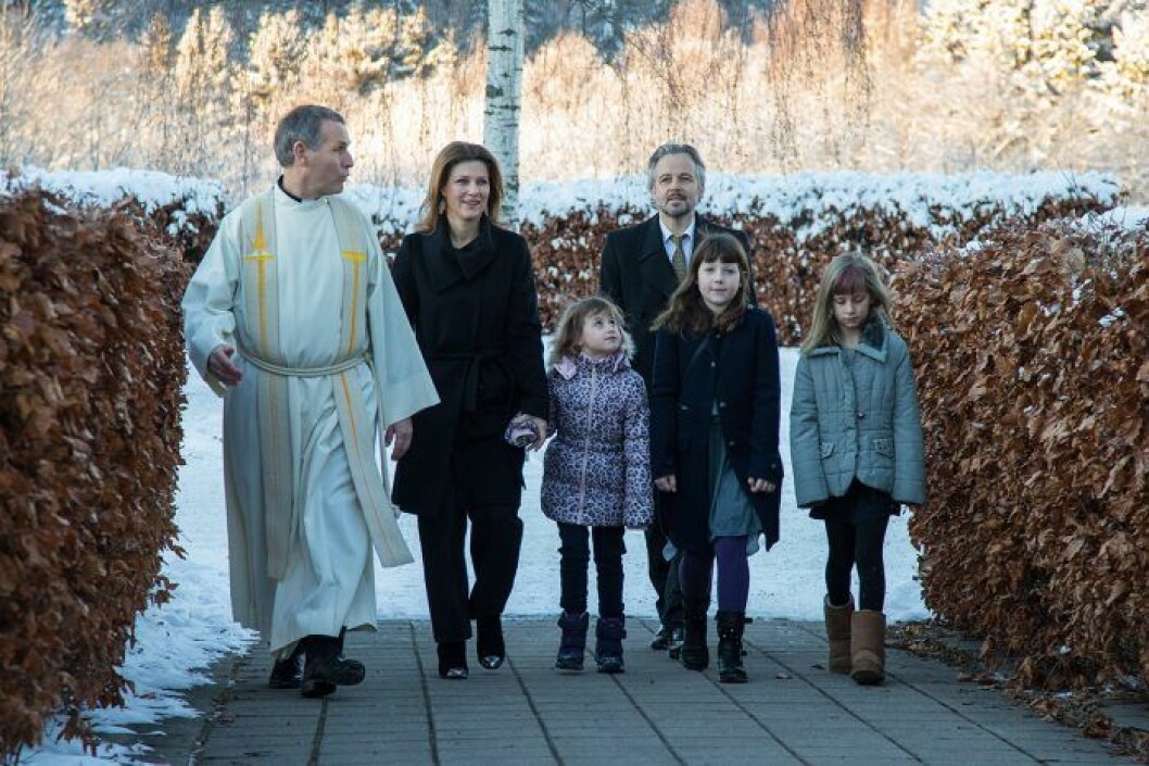 Ari Behn och Märtha Louise tillsammans med sina tre döttrar, julen 2014. Ari Behn med familj