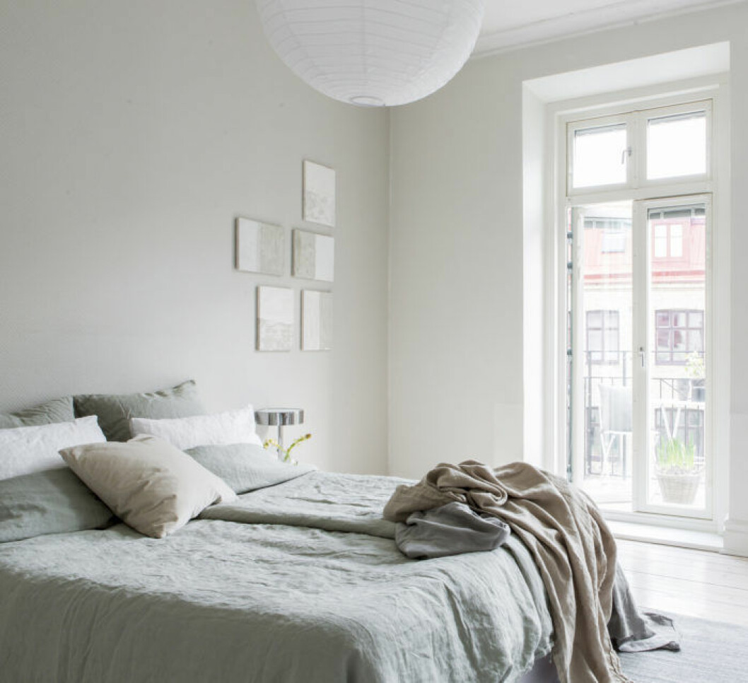 Foto: <a href="https://www.instagram.com/cimek/?hl=sv" target="_blank" rel="noopener">Cim Ek</a> Styling: <a href="https://www.instagram.com/sarahwidman/?hl=sv" target="_blank" rel="noopener">Sarah Widman</a> för <a href="https://www.instagram.com/alvhem/?hl=sv" target="_blank" rel="noopener">Alvhem</a>/mäklare: Sofia Vansvik