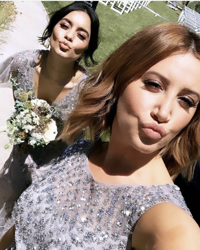 Ashley och Vanessa var brudtänor på skådisen Brant Daughertys bröllop! Ashley och Vanessa