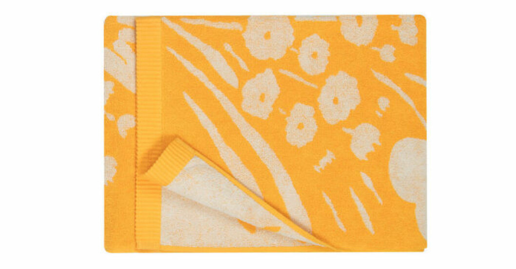 Trendigt blommigt badlakan från Marimekko