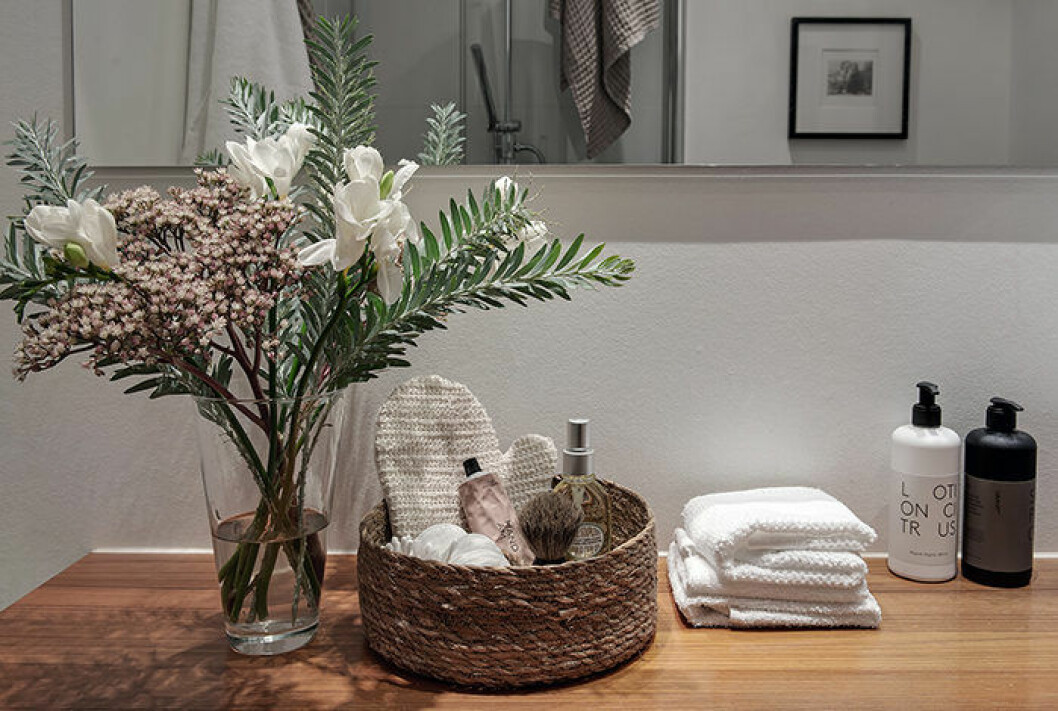 Foto: Fredrik J Karlsson Styling: Greydeco för <a href="https://www.instagram.com/alvhem/?hl=sv" target="_blank" rel="noopener">Alvhem</a>/mäklare: Anna-Kajsa Nylander Fina detaljer i badrummet