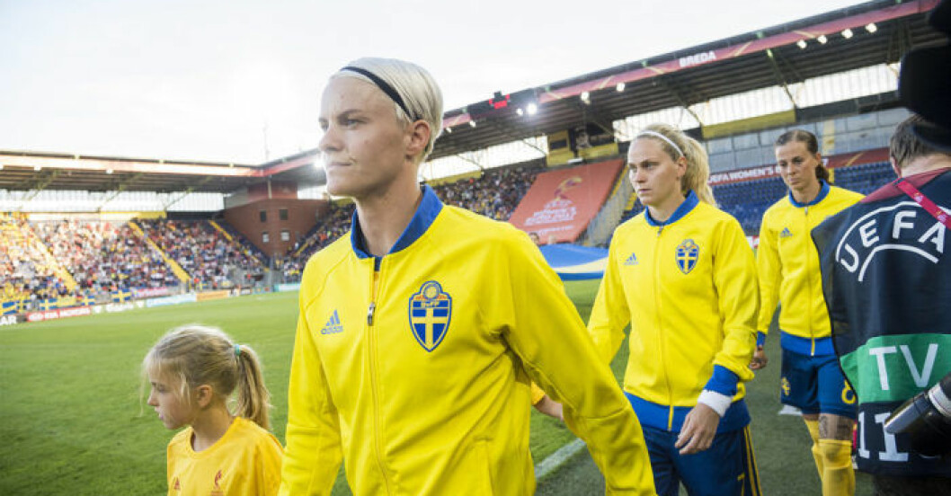 Trendig bambubänk till balkong och uteplats