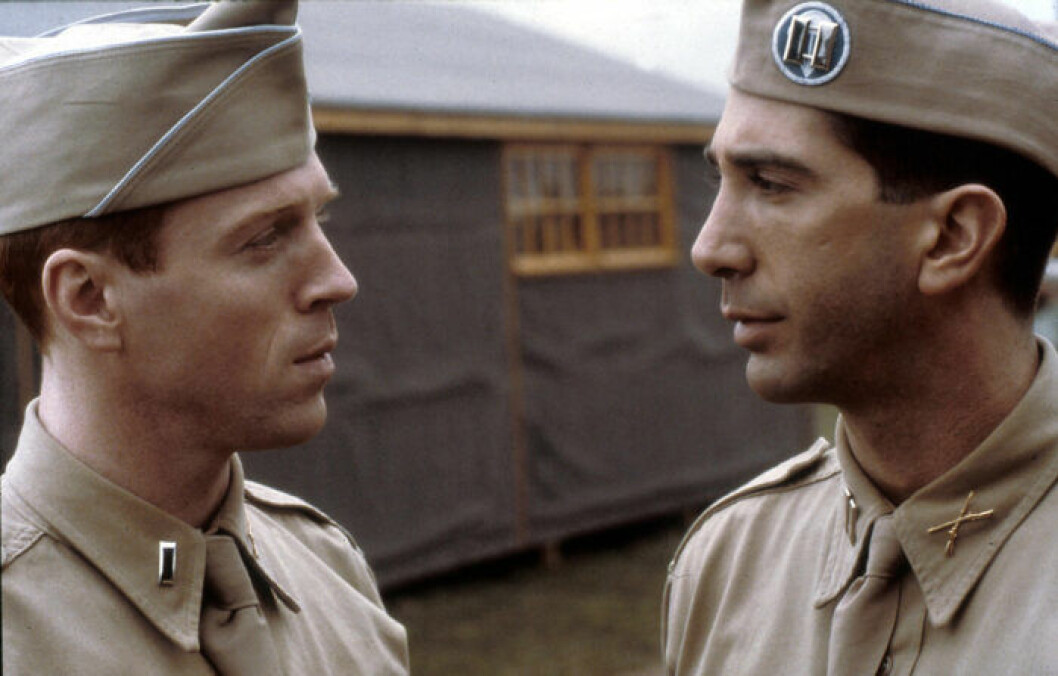 David Schwimmer i <em>Band of brothers</em> tillsammans med Damian Lewis. David Schwimmer i Band of brothers tillsammans med Damian Lewis.