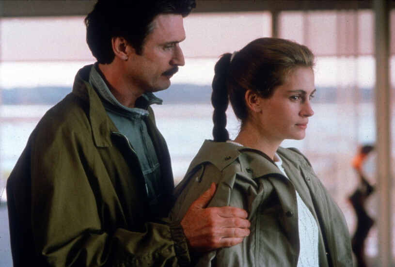 Julia Roberts tillsammans med Patrick Bergin i filmen Sova med Fienden från 1991 Julia Roberts i filmen Sova med fienden