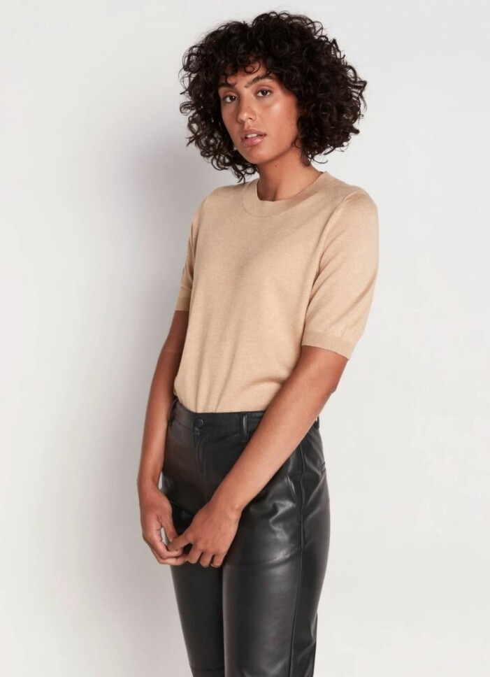 Beige stickad tröja