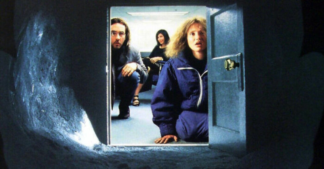Flera personer bjuds in till John Malkovich huvud, till exempel en ovanligt fixad Cameron Diaz. Cameron Diaz i I huvudet på John Malkovich.